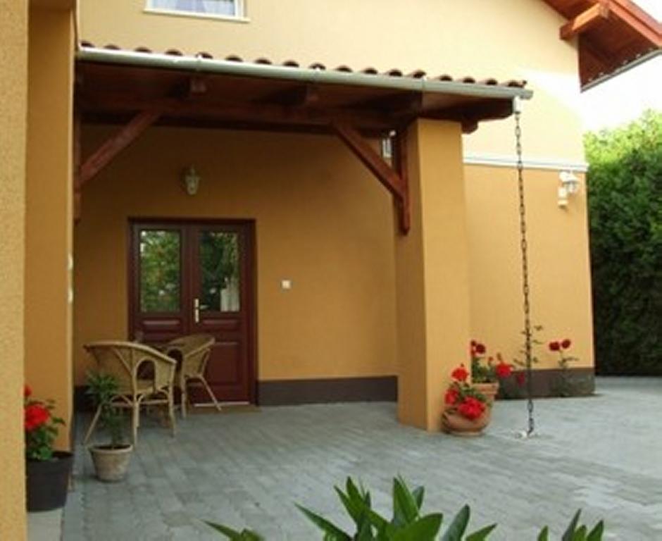 Ilona Apartmanhaz Комаром Экстерьер фото
