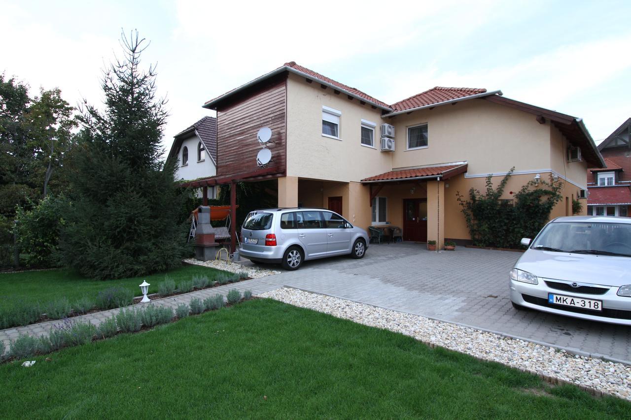 Ilona Apartmanhaz Комаром Экстерьер фото